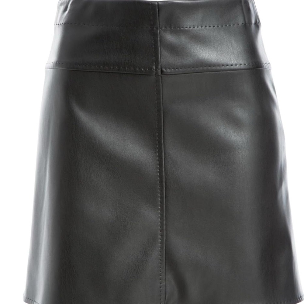 Max Studio Women's Medium Faux Leather High Waist A-line mini skirt EUC